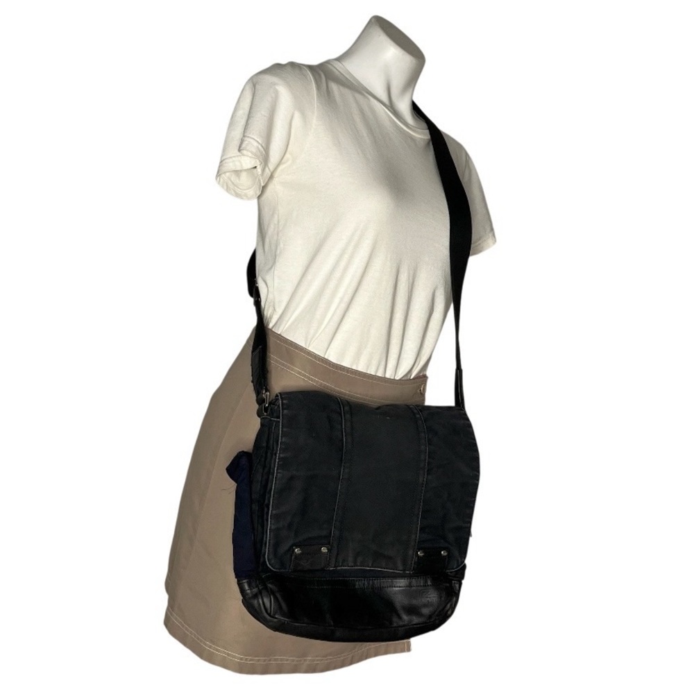 COACH Black Heritage Web Canvas Messenger F70458 2011 Leather Bottom Adjustable